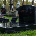 Jak świadomie dobrać elegancki pomnik pamięci krok po kroku — poradnik eksperta